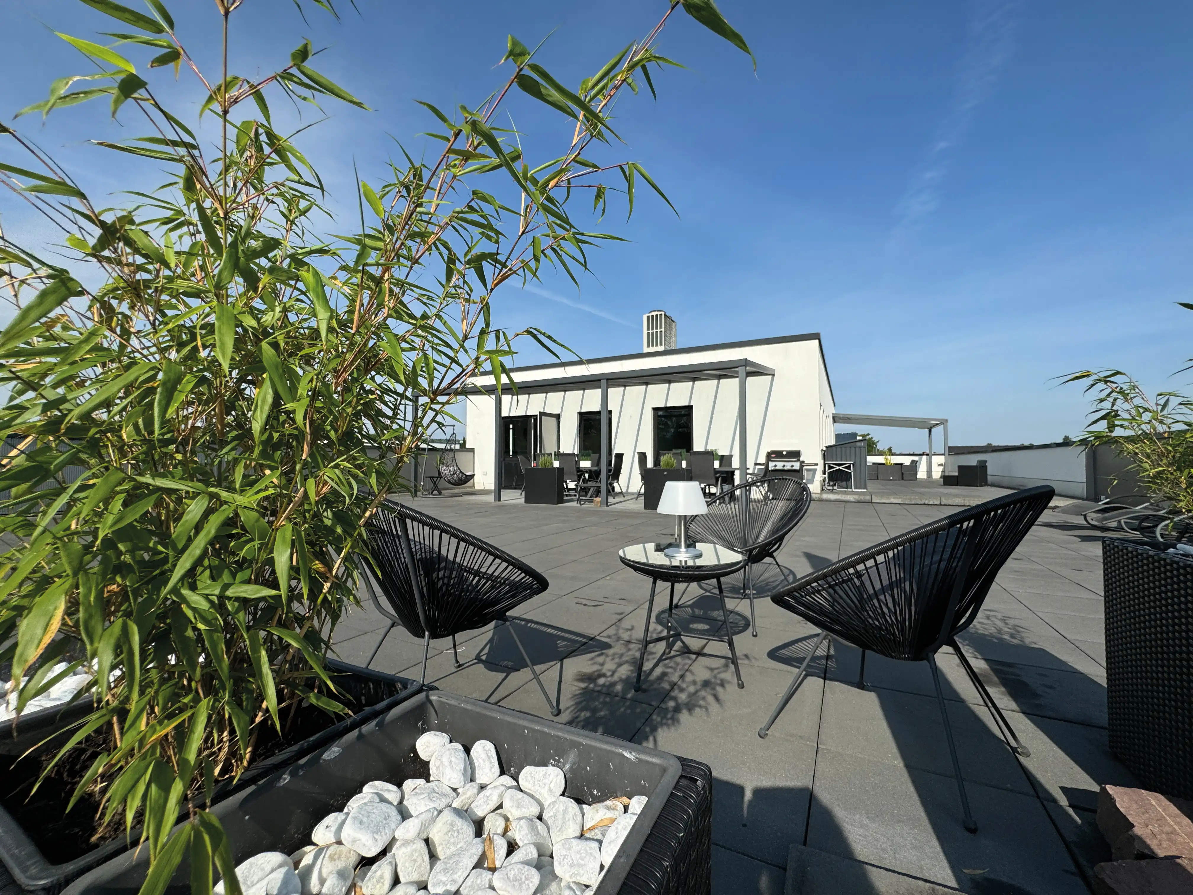 Avanis Academy - Dachterrasse Sitzecke