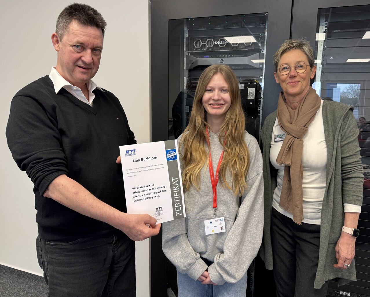 Übergabe des Teilnahme-Zertifikat