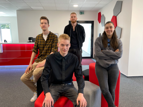 Die vier neuen Azubis der Avanis GmbH